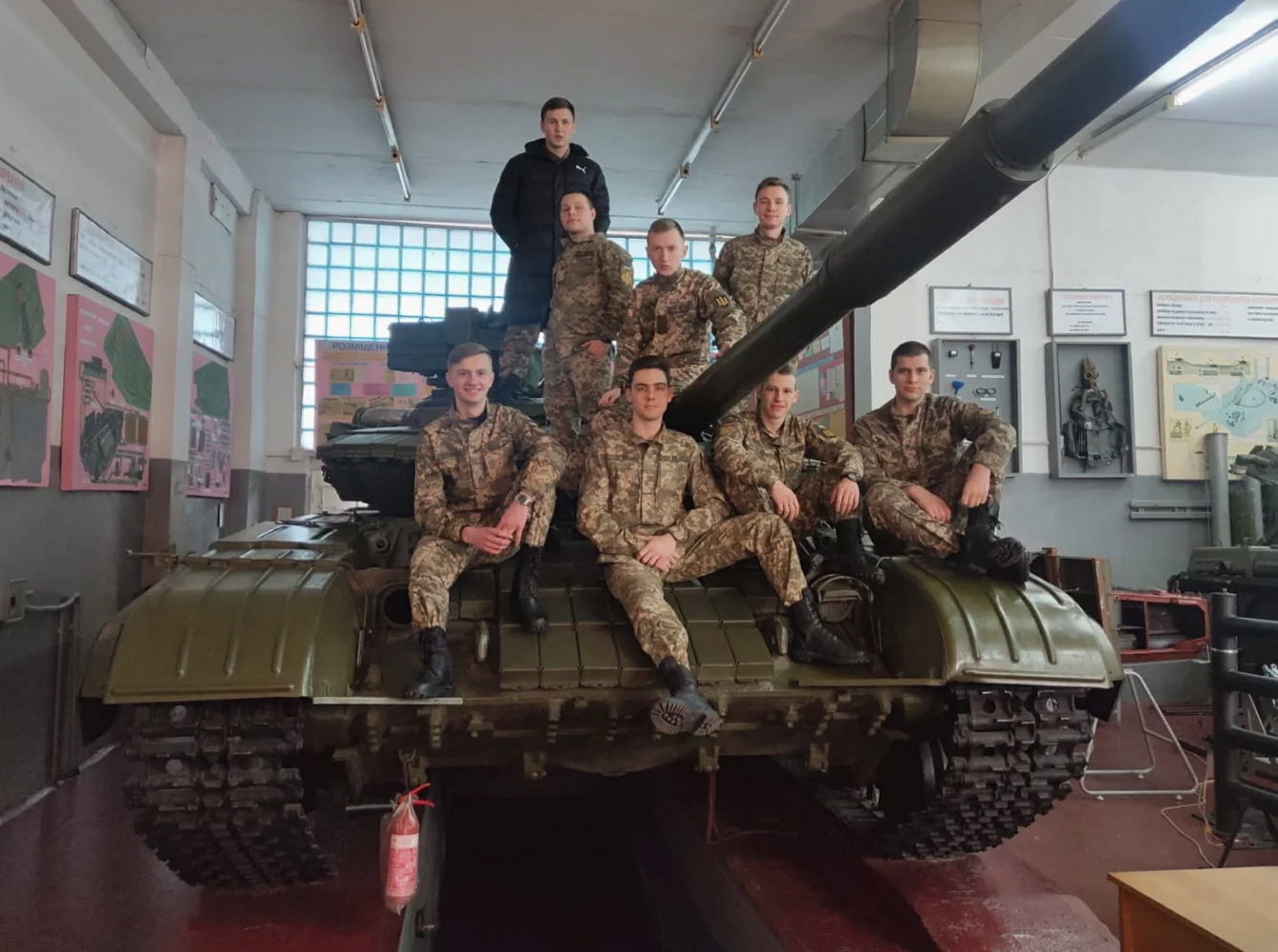 В академії «сухопутки» танкістів навчали саме того, що насамперед необхідно в бою. Фото надав автор